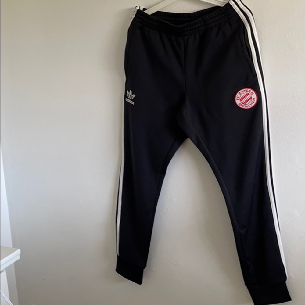 Black sweatpants